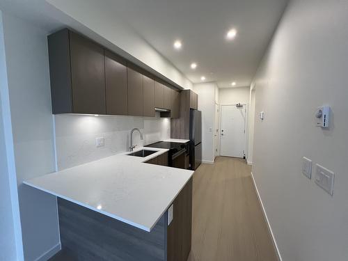 E609 10829 140 Street, Surrey, BC - Indoor Photo Showing Kitchen With Upgraded Kitchen