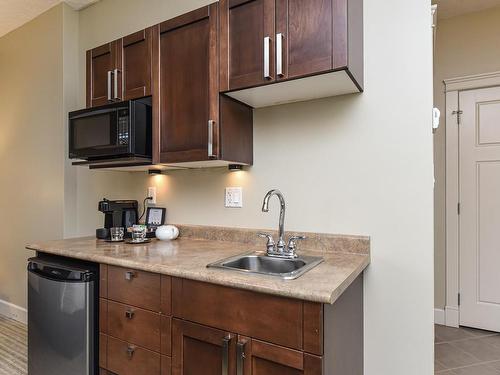 310B-1730 Riverside Lane, Courtenay, BC - Indoor Photo Showing Kitchen