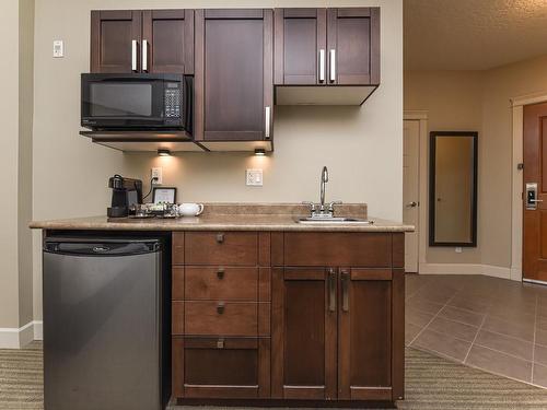 310B-1730 Riverside Lane, Courtenay, BC - Indoor Photo Showing Kitchen