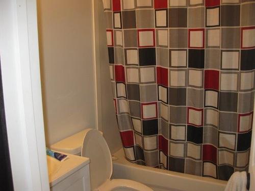 427 Second Street East, Fort Frances, ON - Indoor Photo Showing Bathroom