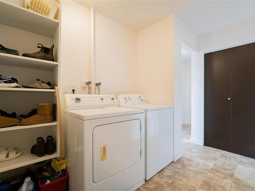 795/797/799 Dogwood Rd, Nanaimo, BC - Indoor Photo Showing Laundry Room