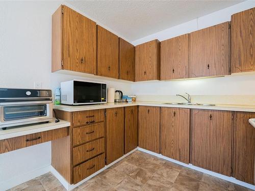 795/797/799 Dogwood Rd, Nanaimo, BC - Indoor Photo Showing Kitchen With Double Sink