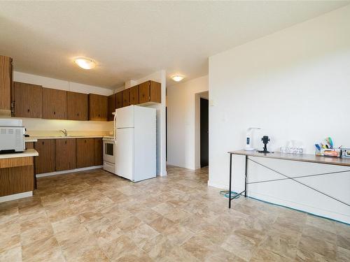 795/797/799 Dogwood Rd, Nanaimo, BC - Indoor Photo Showing Kitchen