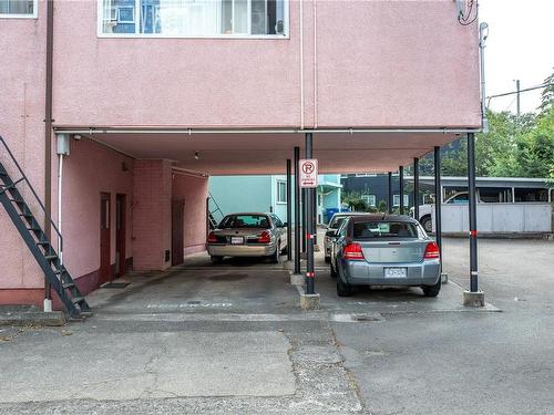 2170 Haultain St, Oak Bay, BC -  Photo Showing Garage