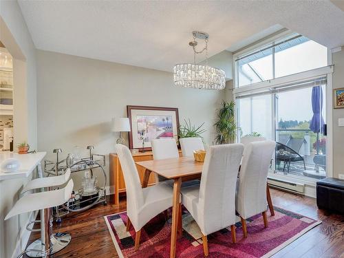 318-10459 Resthaven Dr, Sidney, BC - Indoor Photo Showing Dining Room