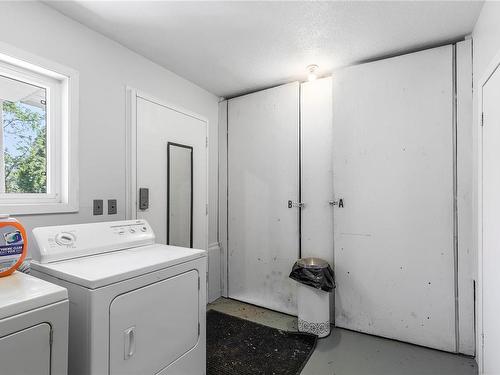 1211 Bush St, Nanaimo, BC - Indoor Photo Showing Laundry Room