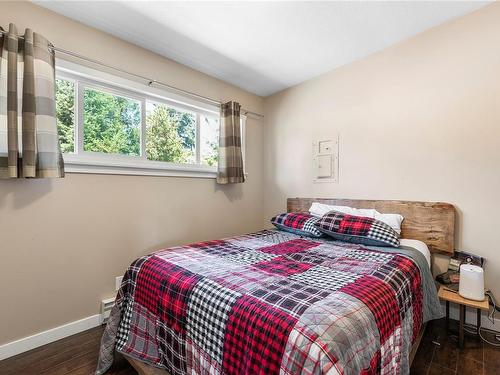 1211 Bush St, Nanaimo, BC - Indoor Photo Showing Bedroom