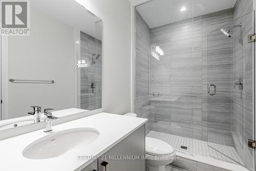 2453 Belt Lane, Oakville, ON - Indoor Photo Showing Bathroom