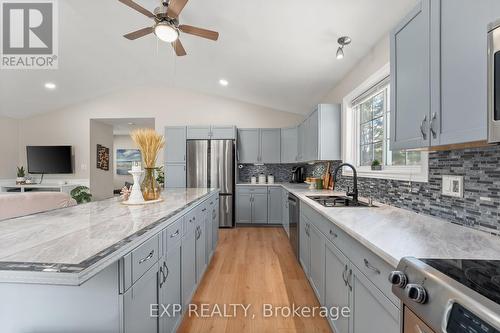 13 Hodgson Drive, Kawartha Lakes, ON - Indoor Photo Showing Kitchen With Upgraded Kitchen