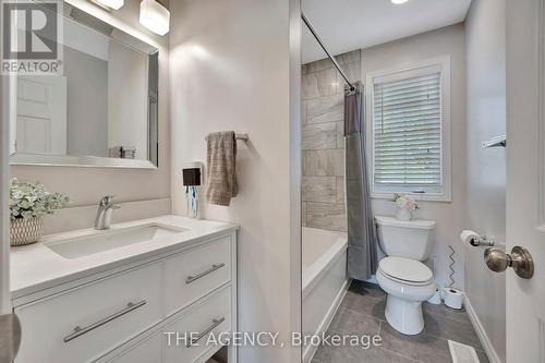 31 Beauly Place, Cambridge, ON - Indoor Photo Showing Bathroom