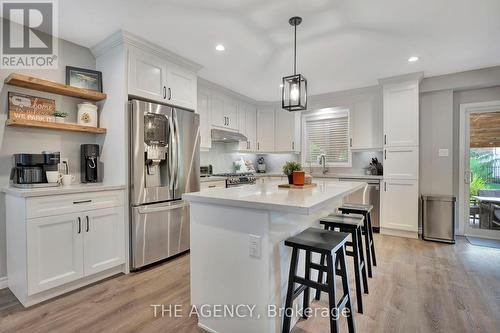 31 Beauly Place, Cambridge, ON - Indoor Photo Showing Kitchen With Upgraded Kitchen