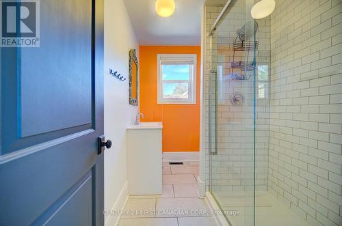 Upper Unit: 3 Piece Bath - 425 English Street, London, ON - Indoor Photo Showing Bathroom