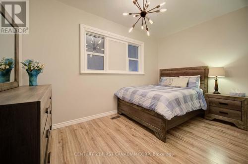 Lower Unit: Primary Bedroom - 425 English Street, London, ON - Indoor Photo Showing Bedroom