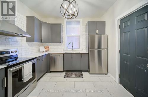 Lower Unit: Kitchen - 425 English Street, London, ON - Indoor Photo Showing Kitchen With Upgraded Kitchen