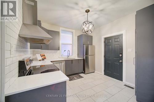 Lower Unit: Kitchen & Entrance - 425 English Street, London, ON - Indoor Photo Showing Kitchen