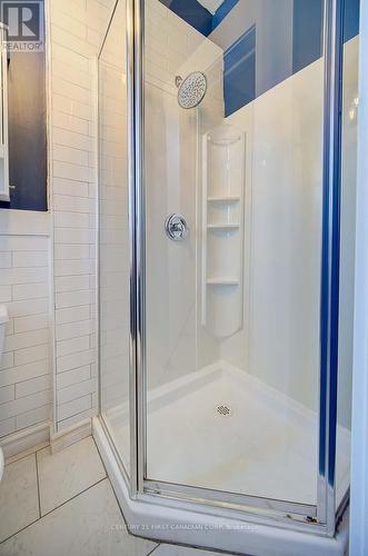 Lower Unit: Stand up Shower - 425 English Street, London, ON - Indoor Photo Showing Bathroom