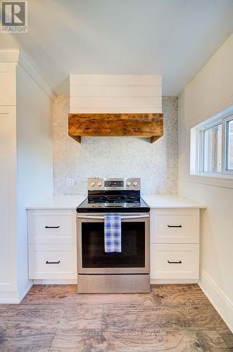 Upper Unit: Kitchen - 425 English Street, London, ON - Indoor Photo Showing Kitchen