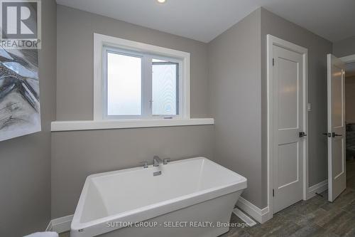 47 - 1061 Eagletrace Drive, London, ON - Indoor Photo Showing Bathroom