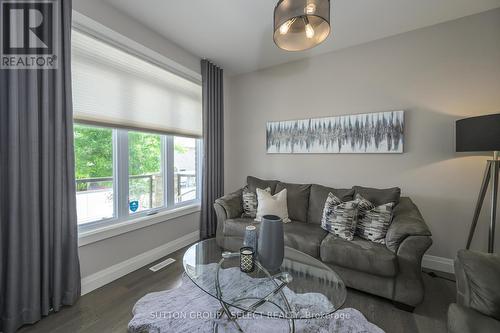 47 - 1061 Eagletrace Drive, London, ON - Indoor Photo Showing Living Room