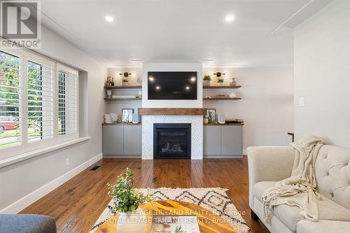 464 Regal Drive, London, ON - Indoor Photo Showing Living Room With Fireplace