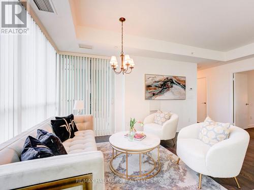 1607 - 9 Bogert Avenue, Toronto, ON - Indoor Photo Showing Living Room