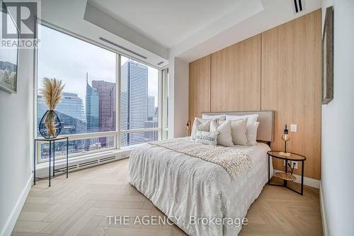 5005 - 180 University Avenue, Toronto, ON - Indoor Photo Showing Bedroom