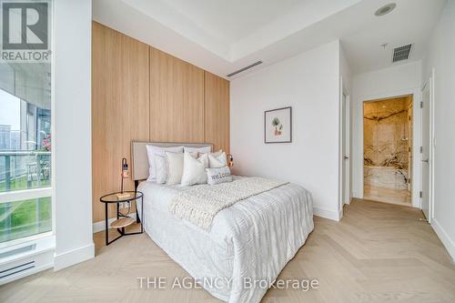 5005 - 180 University Avenue, Toronto, ON - Indoor Photo Showing Bedroom