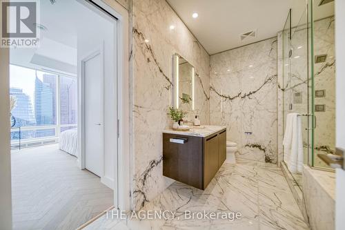 5005 - 180 University Avenue, Toronto, ON - Indoor Photo Showing Bathroom