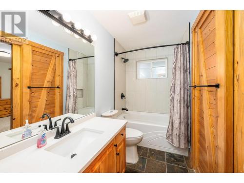 5942 Snow Pines Crescent, Kelowna, BC - Indoor Photo Showing Bathroom