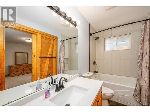 5942 Snow Pines Crescent, Kelowna, BC - Indoor Photo Showing Bathroom