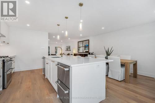 145 Gatwick Drive, Oakville, ON - Indoor Photo Showing Kitchen With Upgraded Kitchen