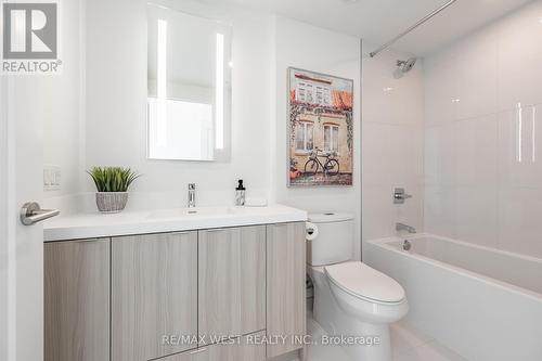 422 - 30 Inn On The Park Drive, Toronto, ON - Indoor Photo Showing Bathroom