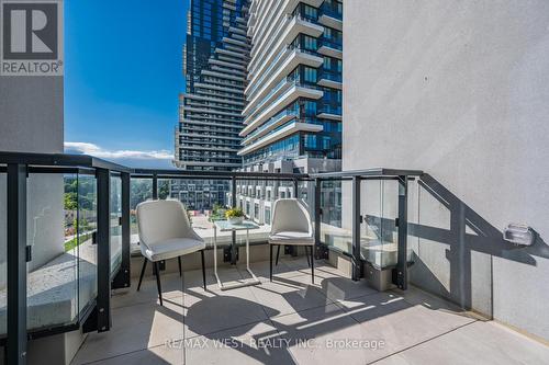 422 - 30 Inn On The Park Drive, Toronto, ON - Outdoor