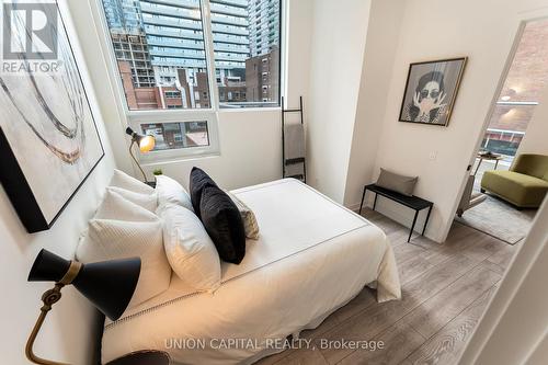 301 - 108 Peter Street, Toronto, ON - Indoor Photo Showing Bedroom