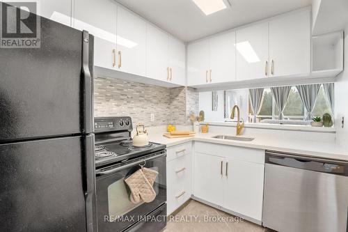 711 - 3050 Ellesmere Road, Toronto, ON - Indoor Photo Showing Kitchen