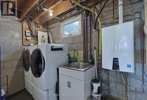 400 Friendship Avenue, Toronto, ON - Indoor Photo Showing Laundry Room