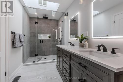 2391 Norland Drive, Burlington, ON - Indoor Photo Showing Bathroom