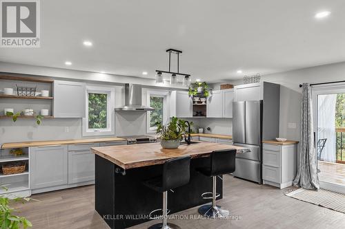 127 Paradise Road, South Algonquin, ON - Indoor Photo Showing Kitchen With Upgraded Kitchen