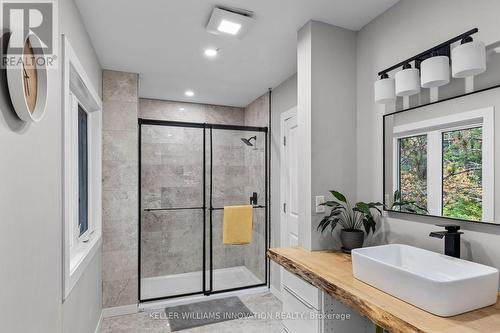 127 Paradise Road, South Algonquin, ON - Indoor Photo Showing Bathroom