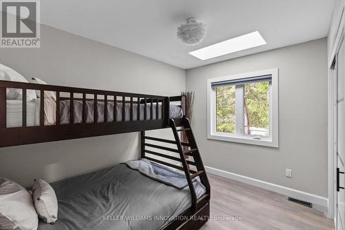 127 Paradise Road, South Algonquin, ON - Indoor Photo Showing Bedroom