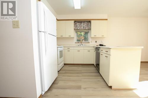 33 Lansdowne Ave, Sault Ste. Marie, ON - Indoor Photo Showing Kitchen