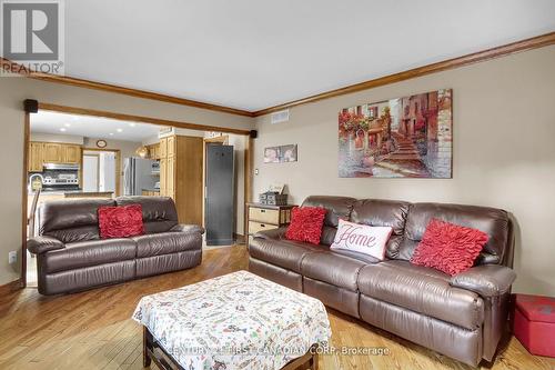 35 Monte Vista Crescent, London, ON - Indoor Photo Showing Living Room