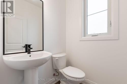 12 - 101 Swales Avenue, Strathroy-Caradoc (Sw), ON - Indoor Photo Showing Bathroom