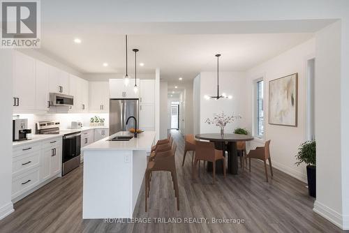 12 - 101 Swales Avenue, Strathroy-Caradoc (Sw), ON - Indoor Photo Showing Kitchen With Upgraded Kitchen