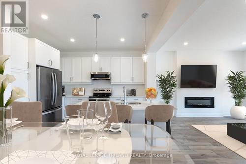 18 - 101 Swales Avenue, Strathroy-Caradoc (Sw), ON - Indoor Photo Showing Kitchen With Upgraded Kitchen