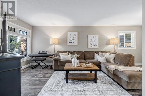 17 Fry Crescent, Clarington (Bowmanville), ON - Indoor Photo Showing Living Room