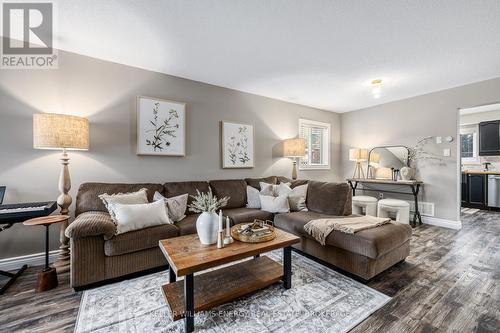 17 Fry Crescent, Clarington (Bowmanville), ON - Indoor Photo Showing Living Room