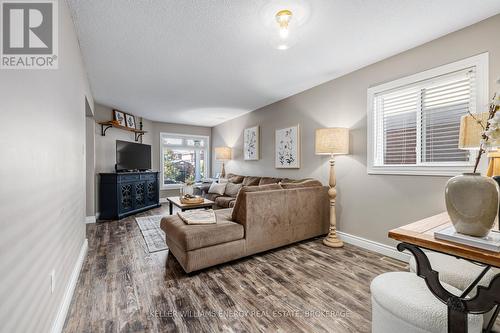 17 Fry Crescent, Clarington (Bowmanville), ON - Indoor Photo Showing Living Room