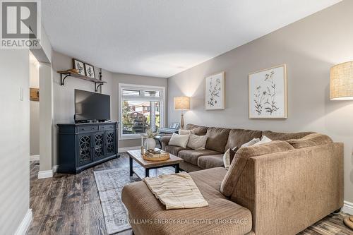 17 Fry Crescent, Clarington (Bowmanville), ON - Indoor Photo Showing Living Room