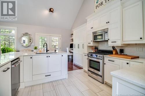 22 Railside Court, Fredericton, NB - Indoor Photo Showing Kitchen